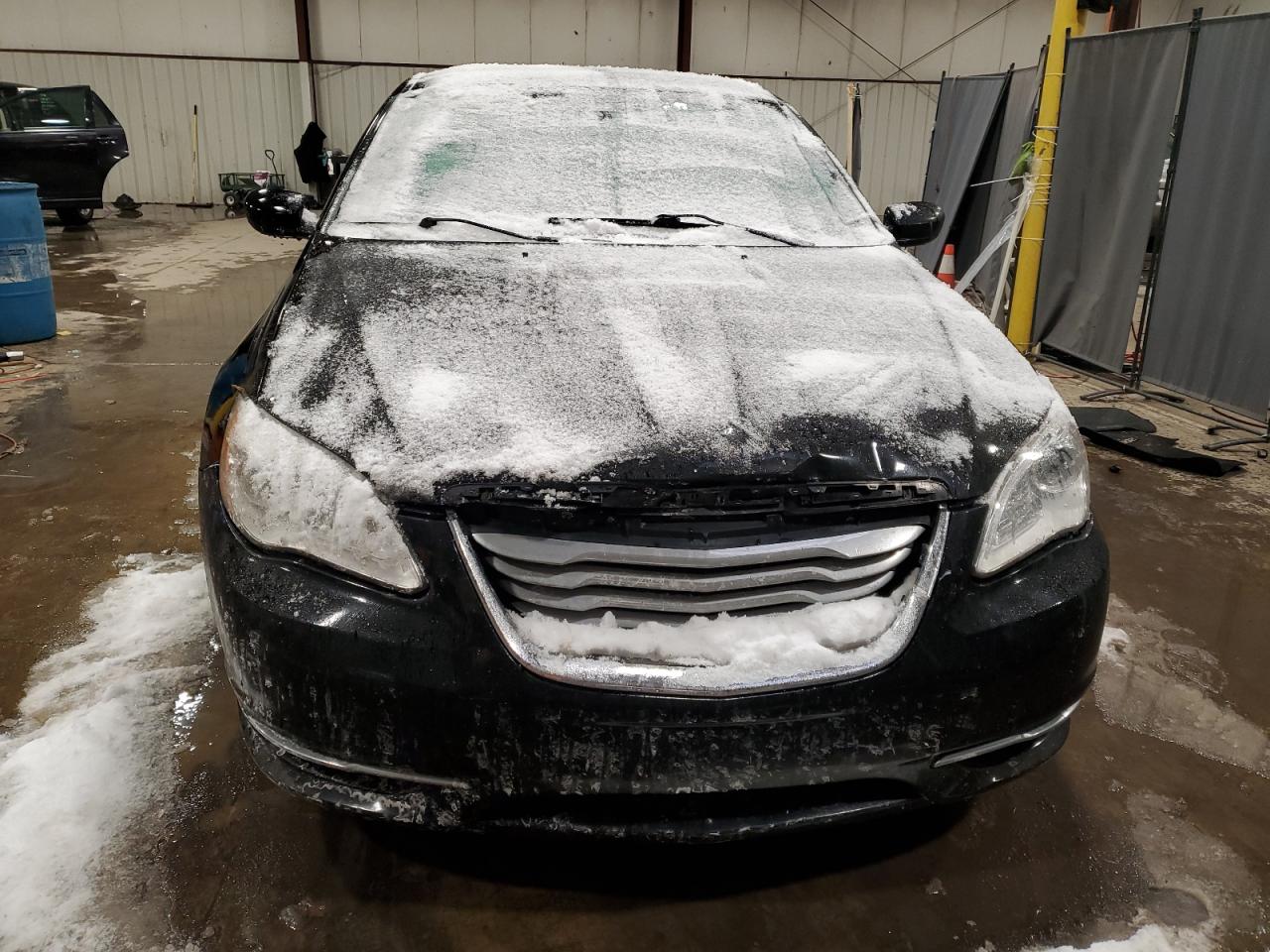 2013 Chrysler 200 - Image 5
