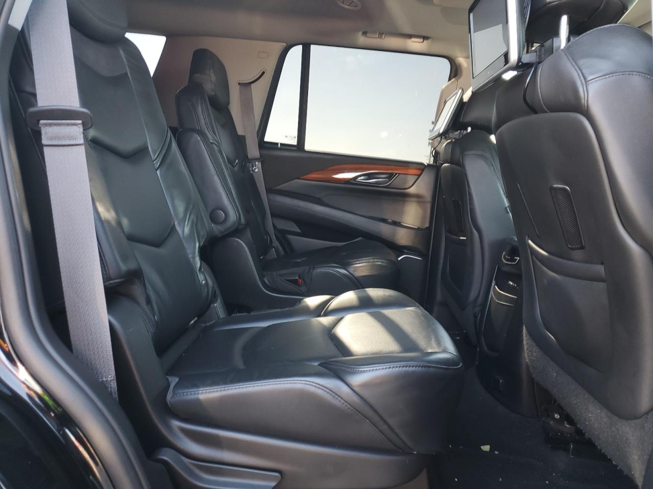 2015 Cadillac Escalade - Image 11