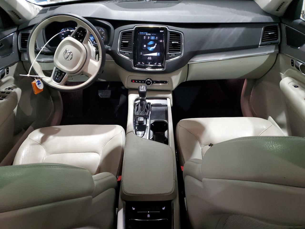 2022 Volvo XC90 - Image 8