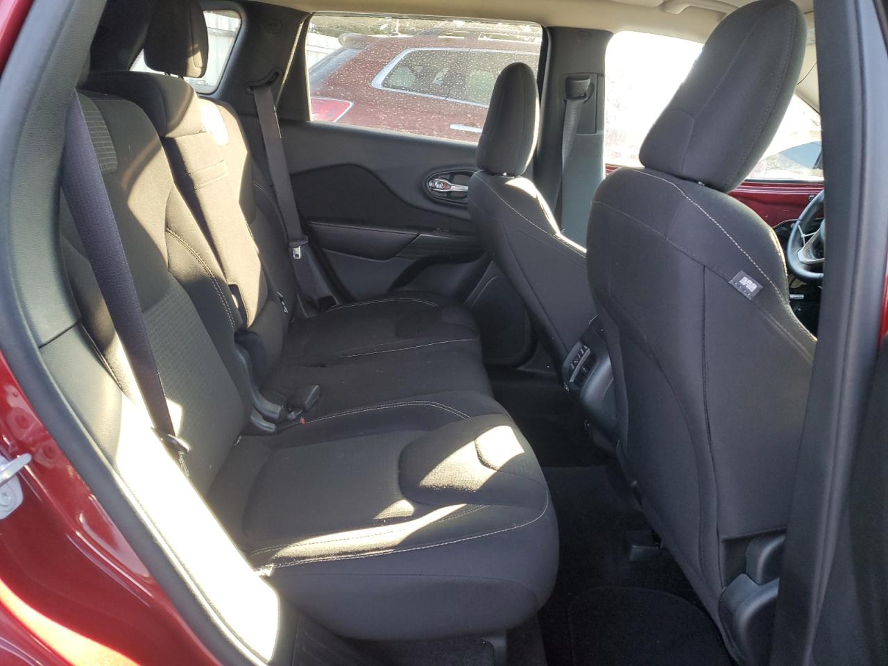 2016 Jeep Grand Cherokee - Image 11