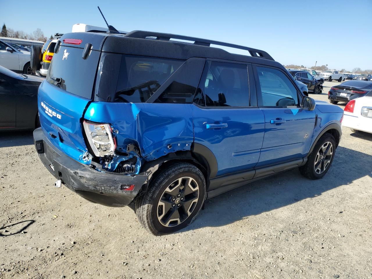 2022 Ford Bronco - Image 3