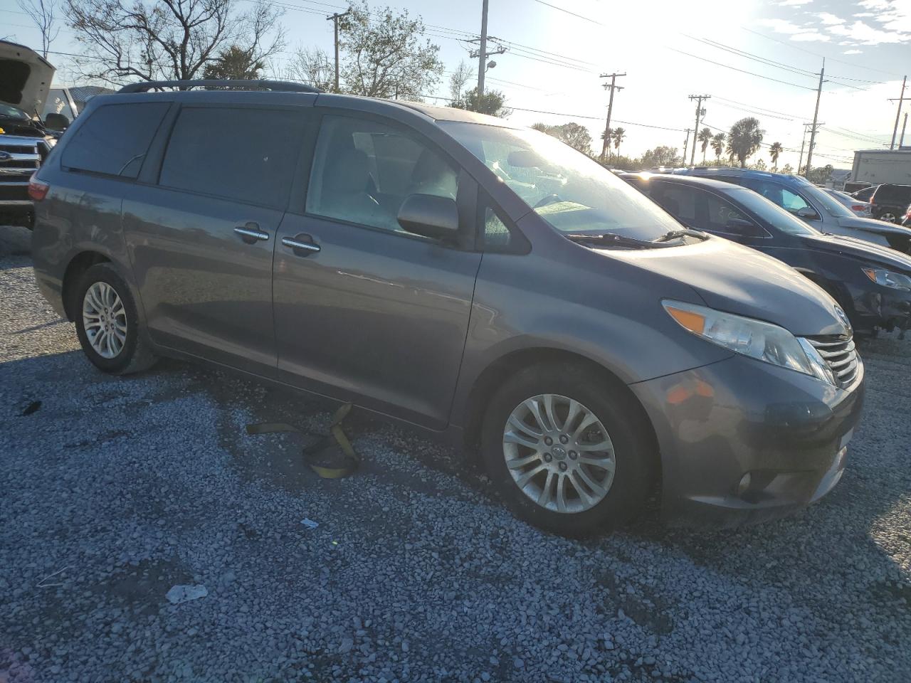2015 Toyota Sienna - Image 4