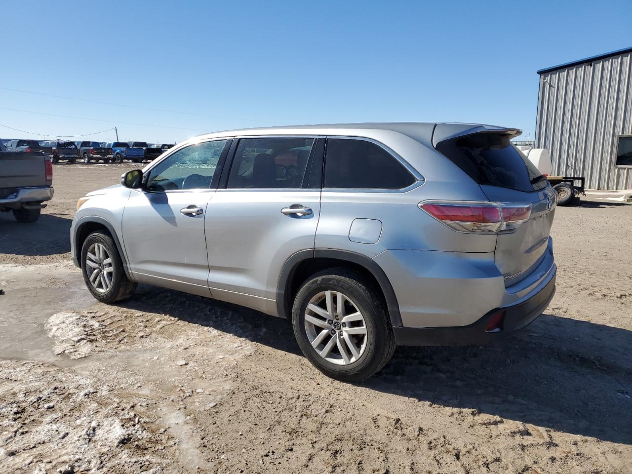 2016 Toyota Highlander - Image 2