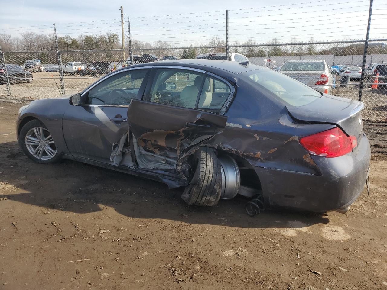 2011 Infiniti G - Image 2