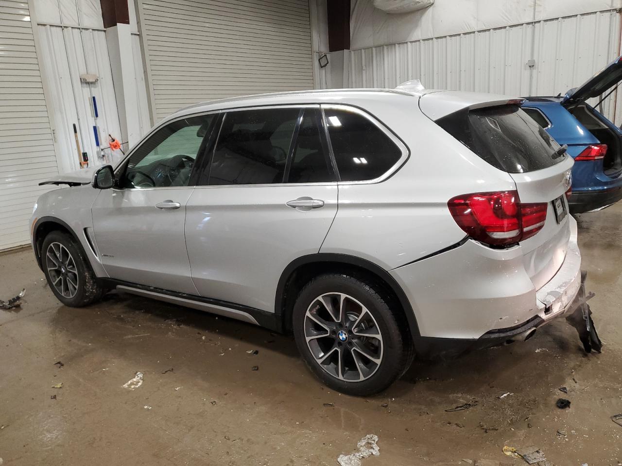 VIN 5UXKR0C52H0V65768 2017 BMW X5 no.2