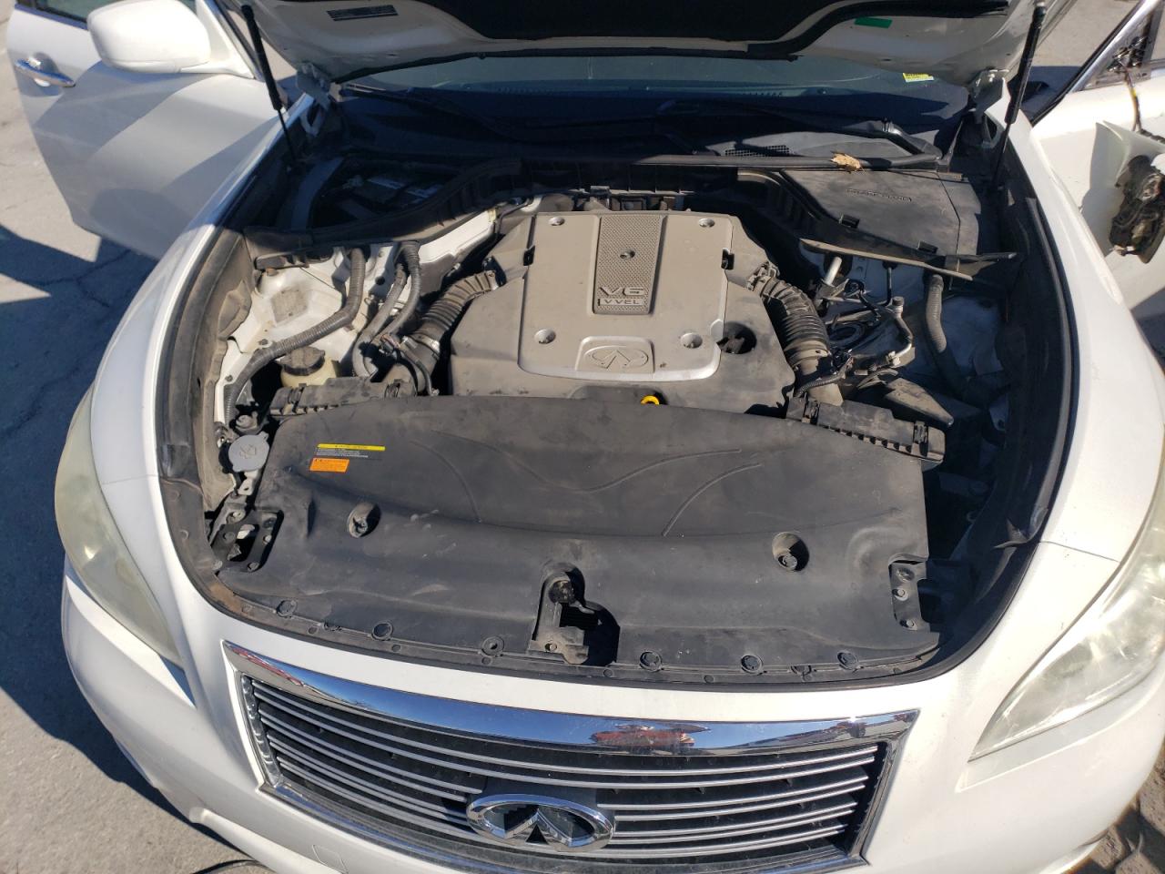 2011 Infiniti M - Image 11
