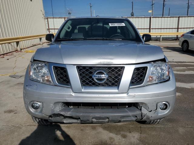  NISSAN FRONTIER 2017 Srebrny