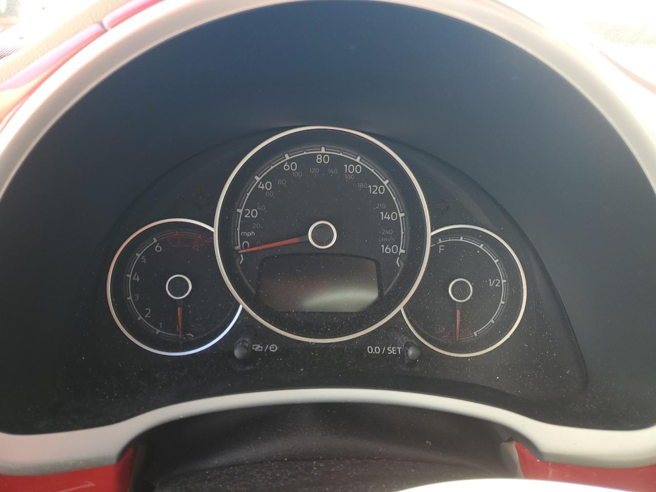 2018 Volkswagen Beetle - Image 9