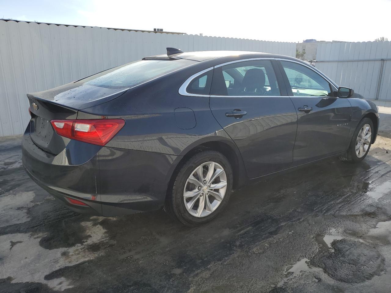 2023 Chevrolet Malibu - Image 3