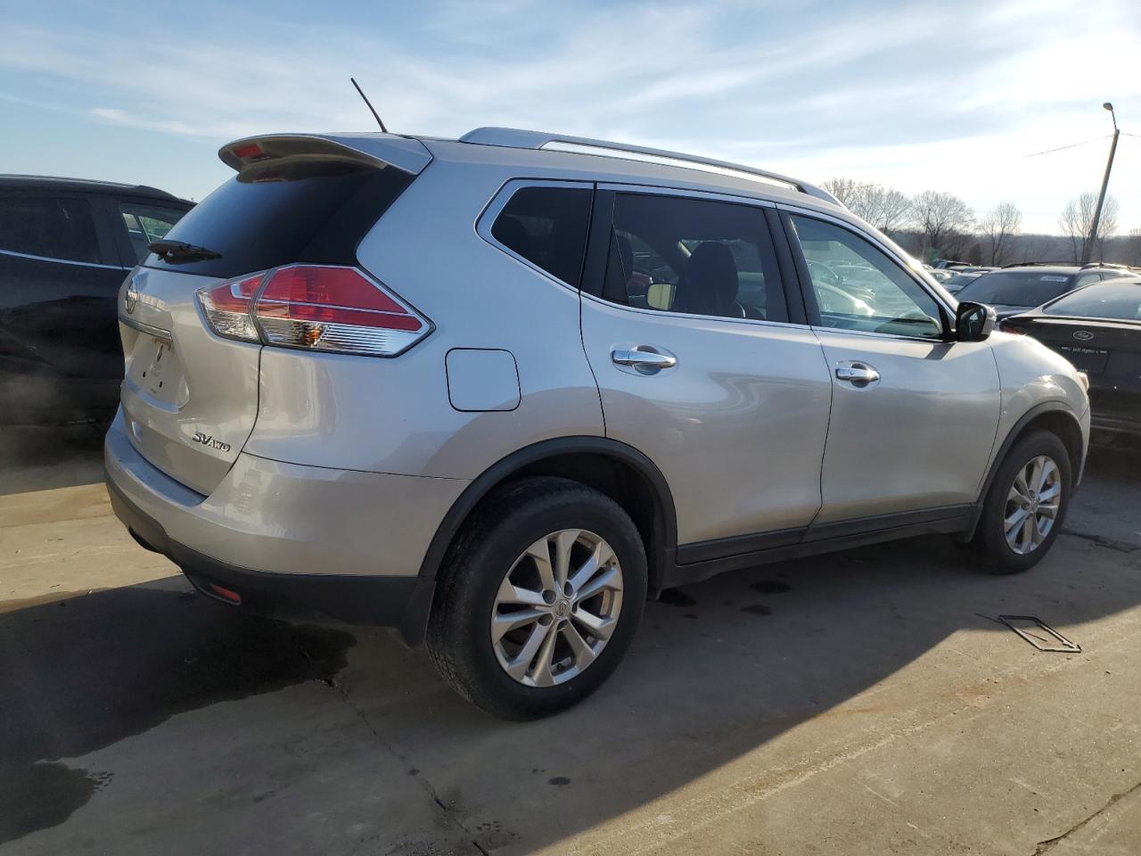 2015 Nissan Rogue - Image 3
