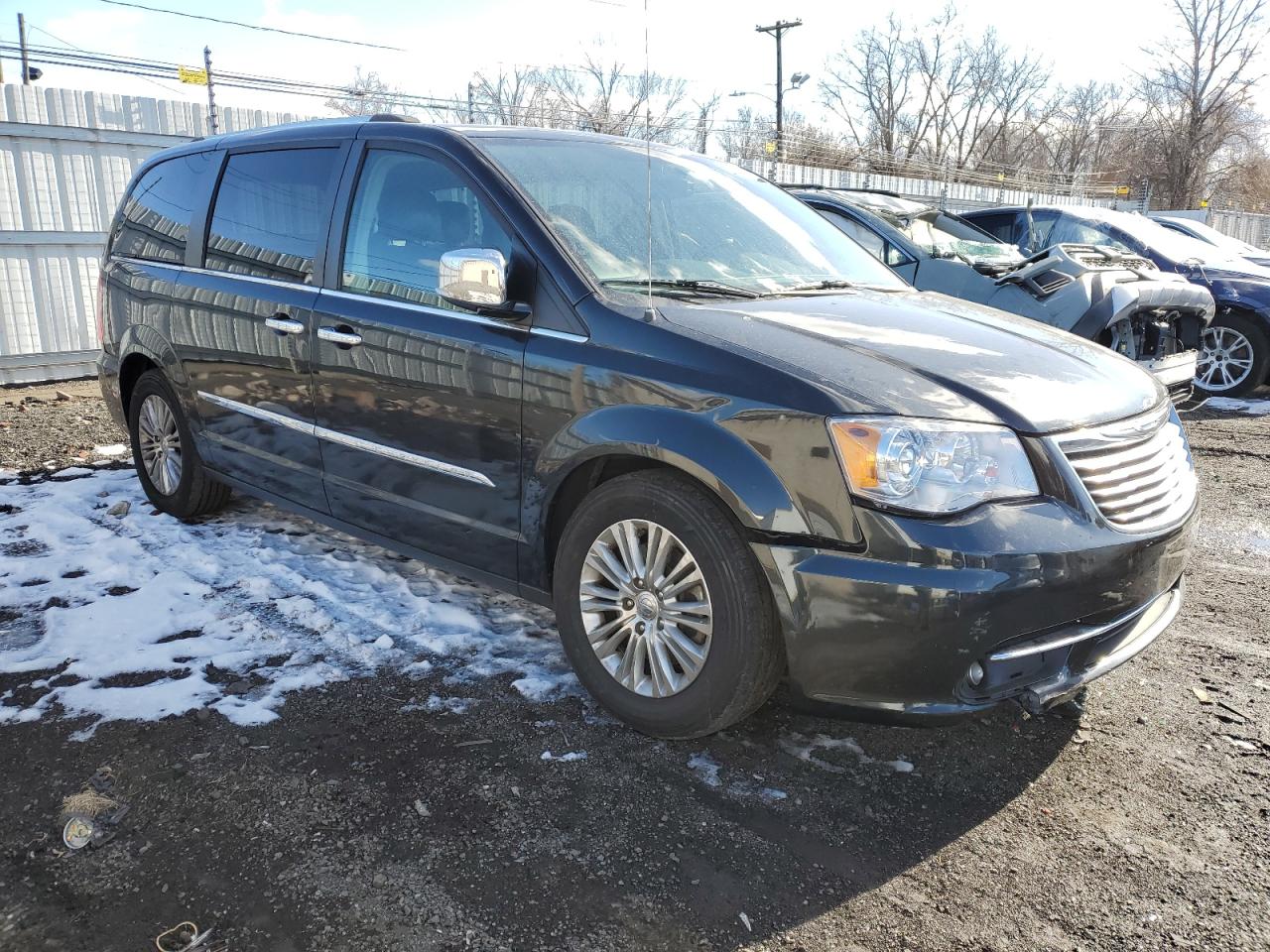 2015 Chrysler Town & Country - Image 4