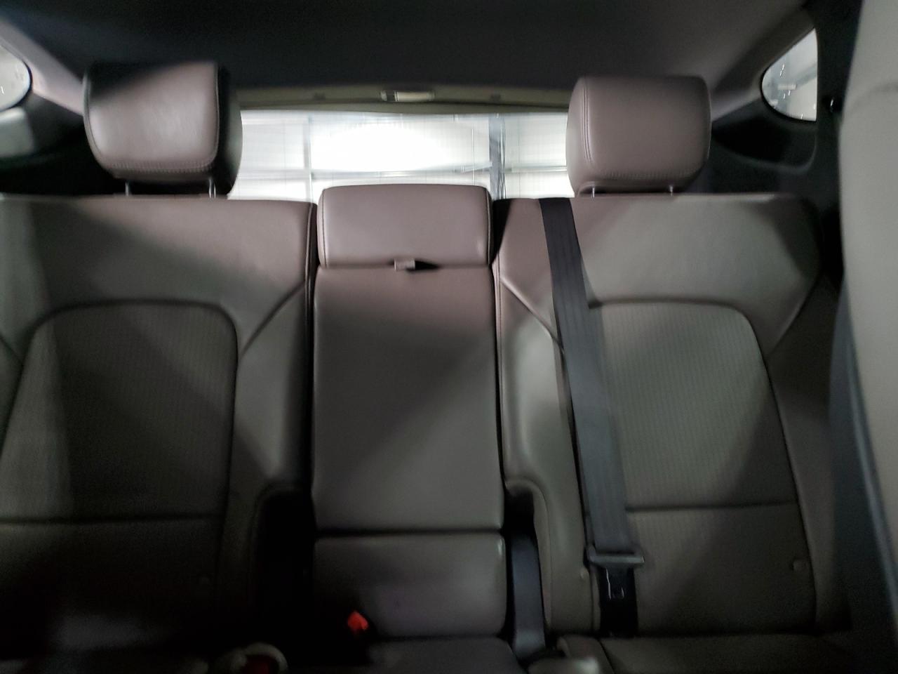 2014 Hyundai Santa Fe - Image 10