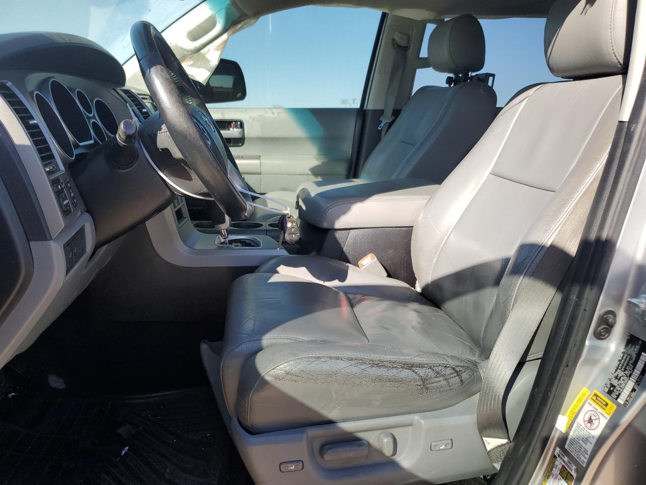 2015 Toyota Sequoia - Image 7