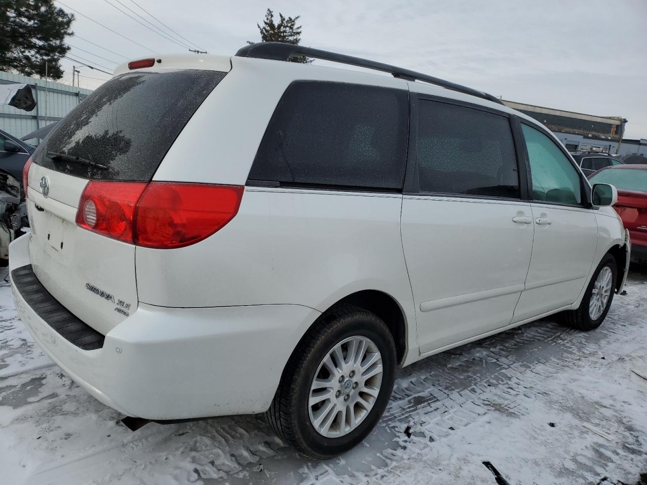 2009 Toyota Sienna - Image 3