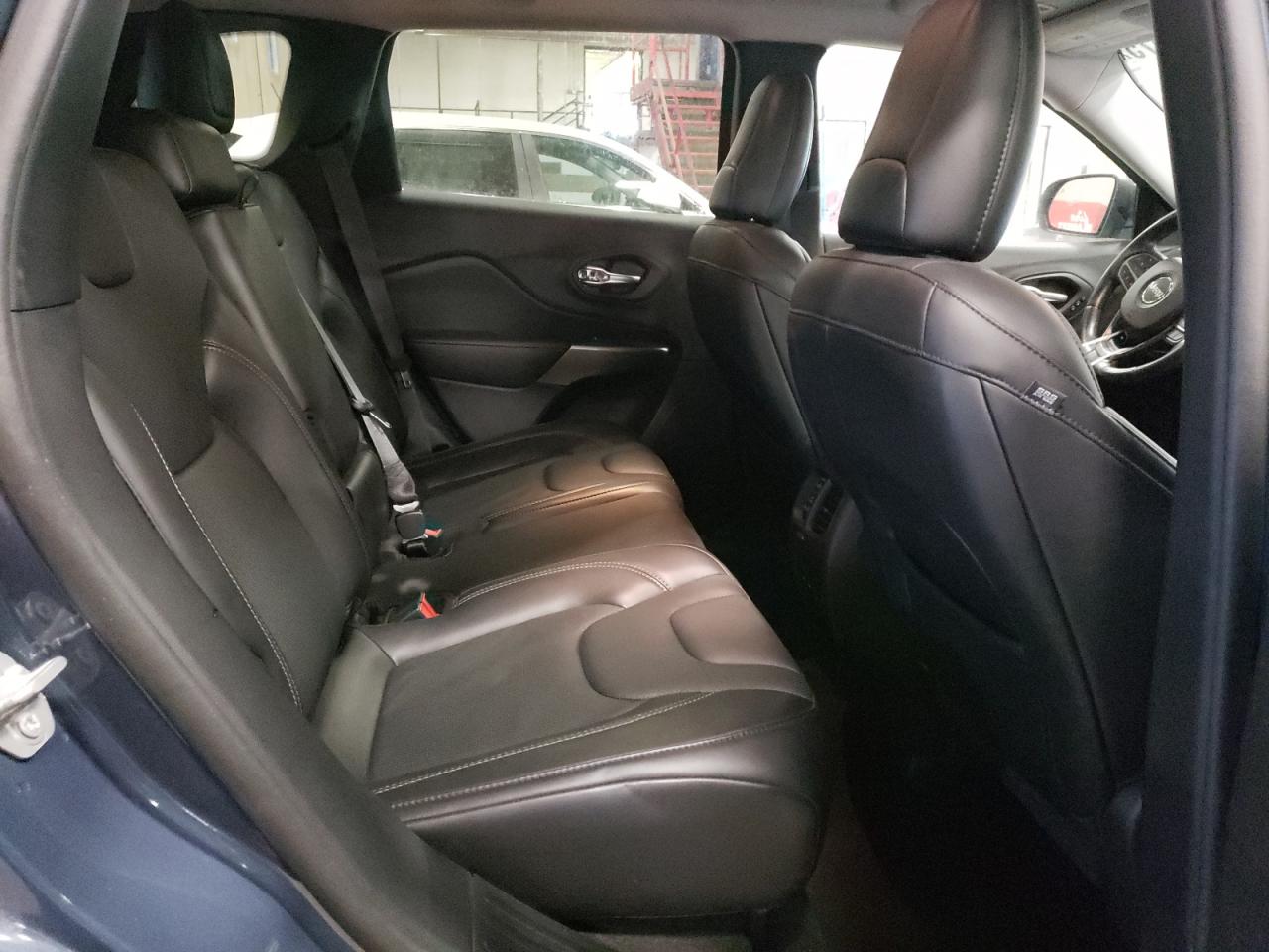 2019 Jeep Grand Cherokee - Image 11