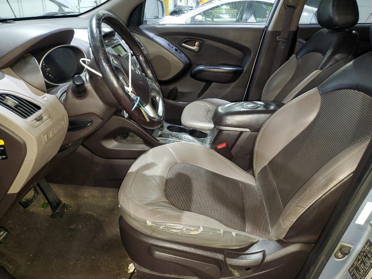 2010 Hyundai Tucson - Image 7