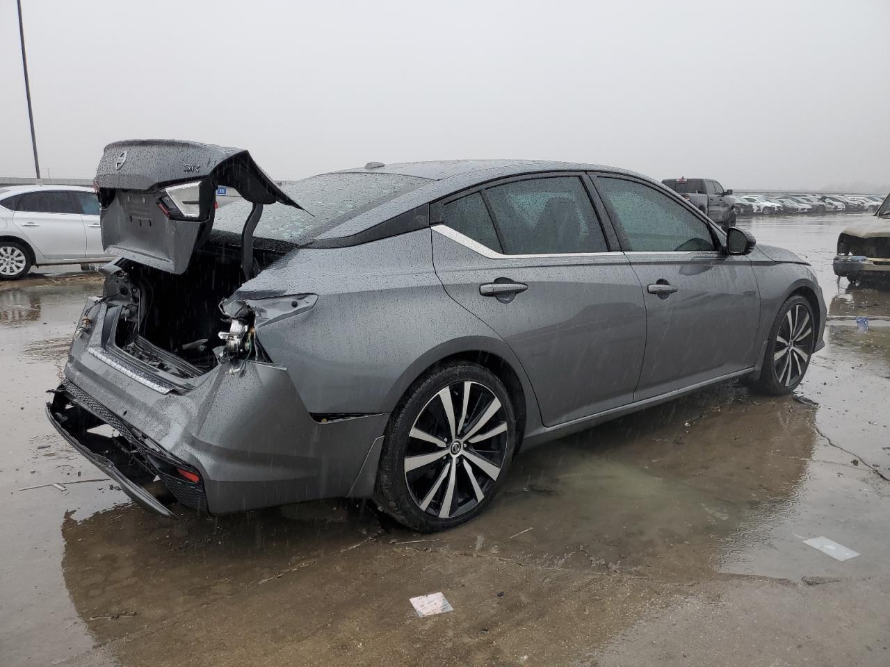 2021 Nissan Altima - Image 3