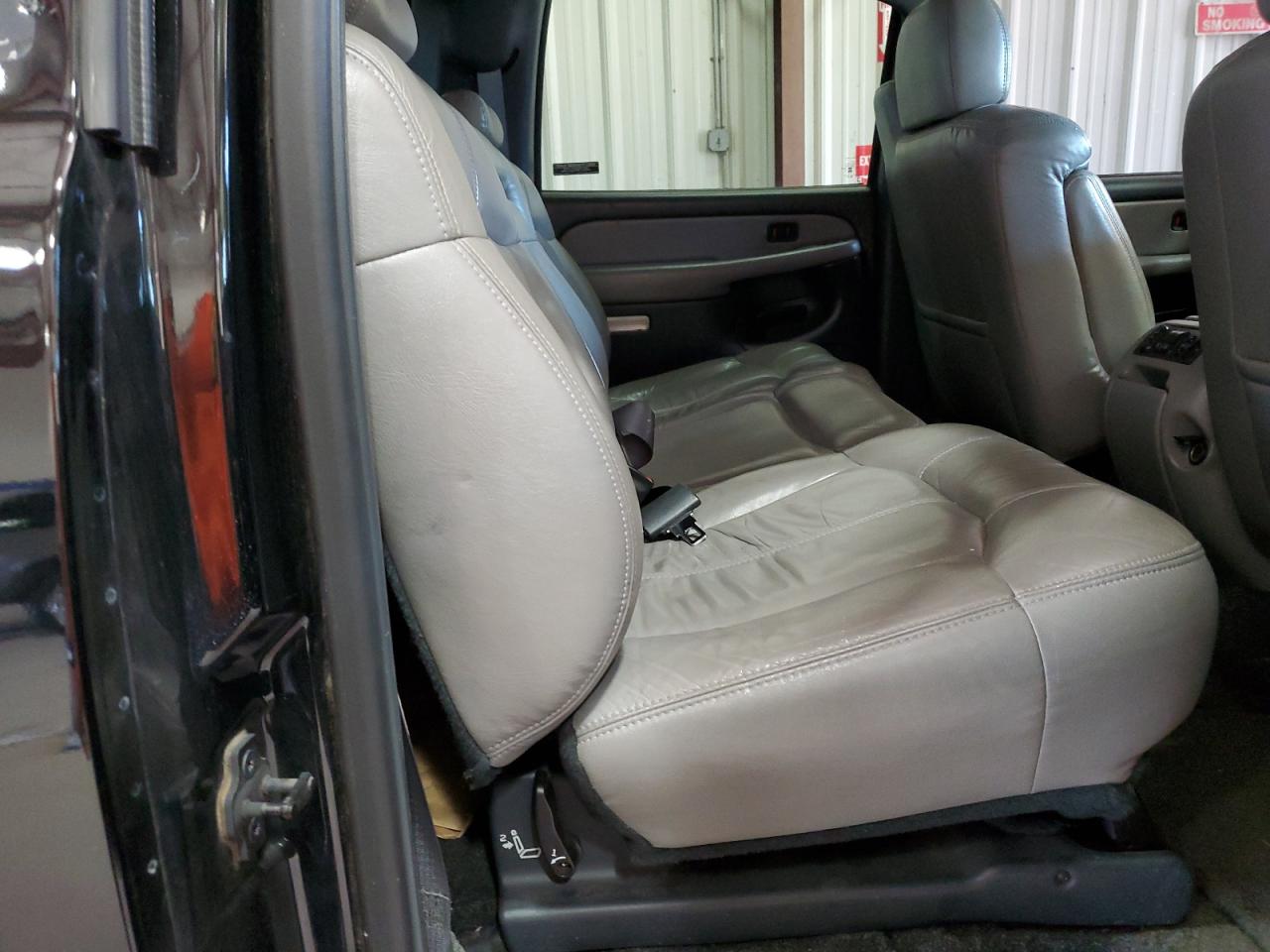 2001 Chevrolet Suburban - Image 11