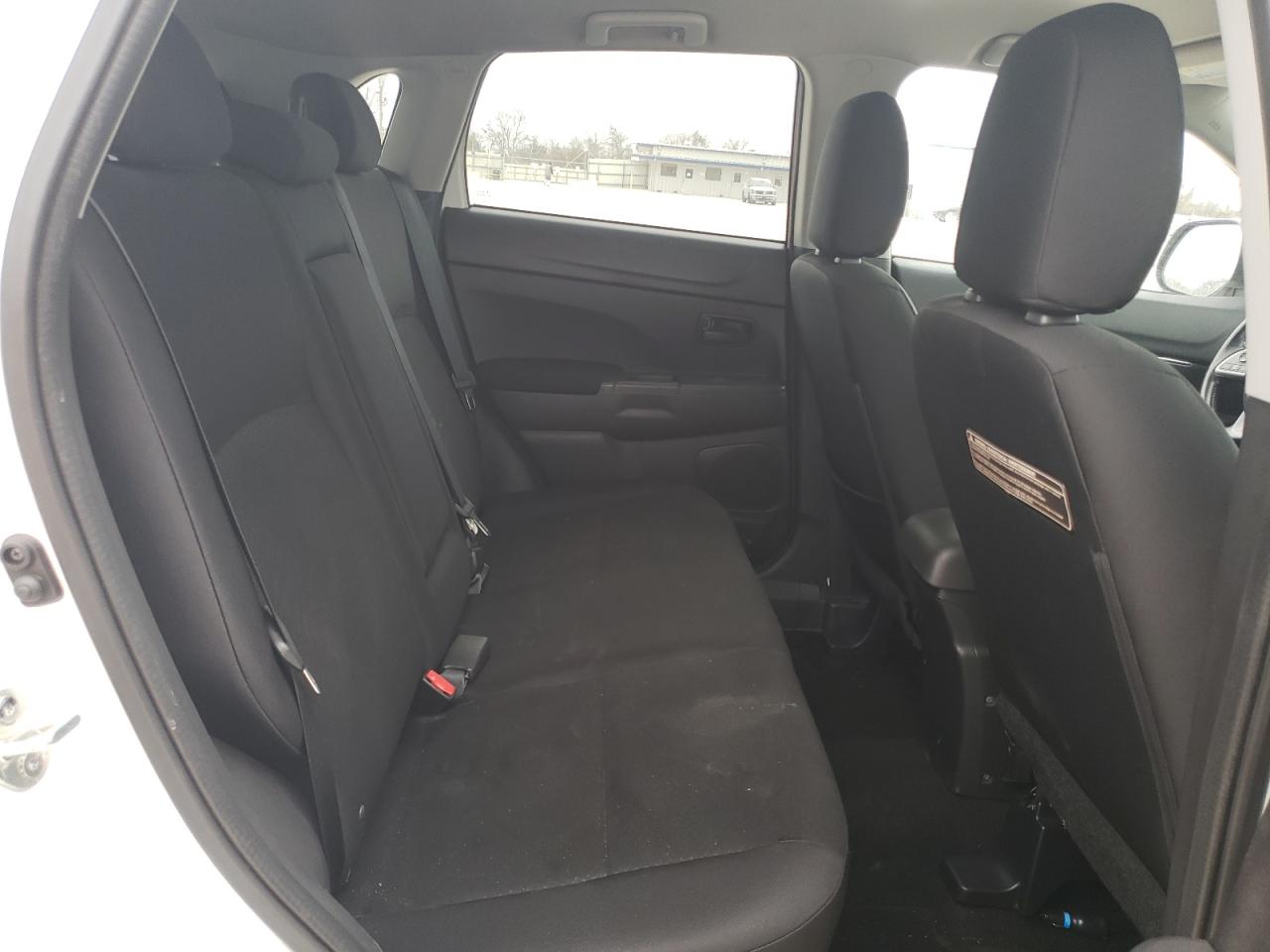 2014 Mitsubishi Outlander - Image 11