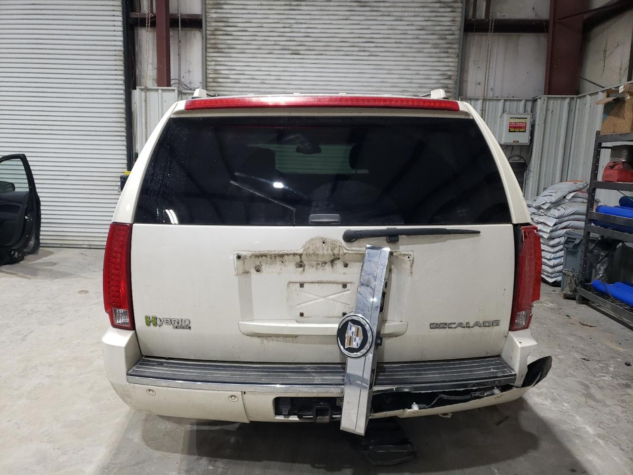 2009 Cadillac Escalade - Image 6