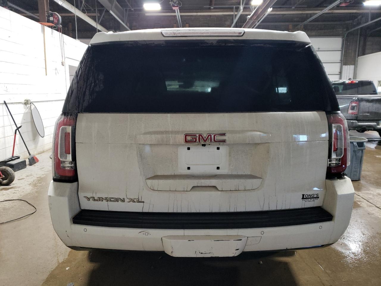 2016 GMC Yukon - Image 6