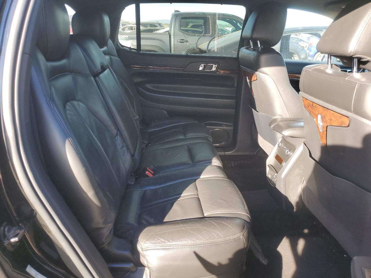 2014 Lincoln MKT - Image 10