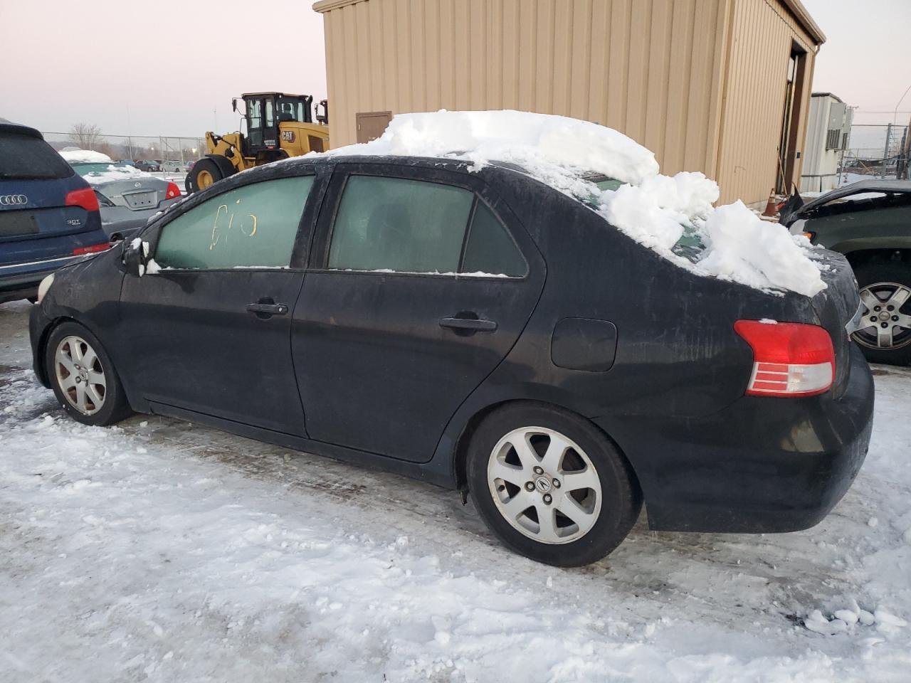 2010 Toyota Yaris - Image 2
