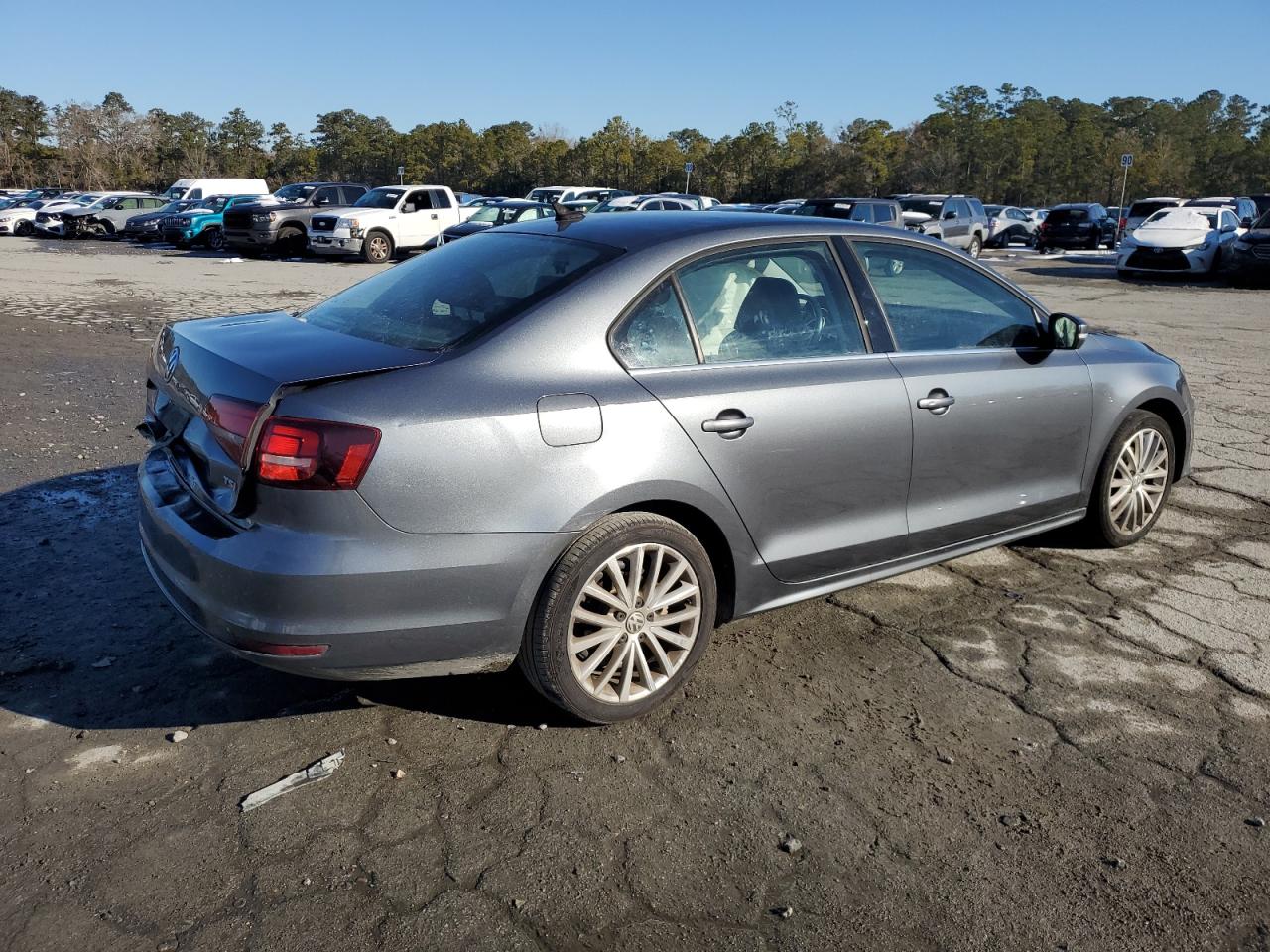 2016 Volkswagen Jetta - Image 3