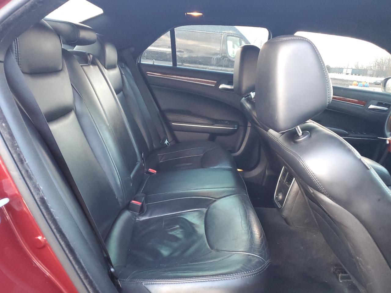 2013 Chrysler 300 - Image 10