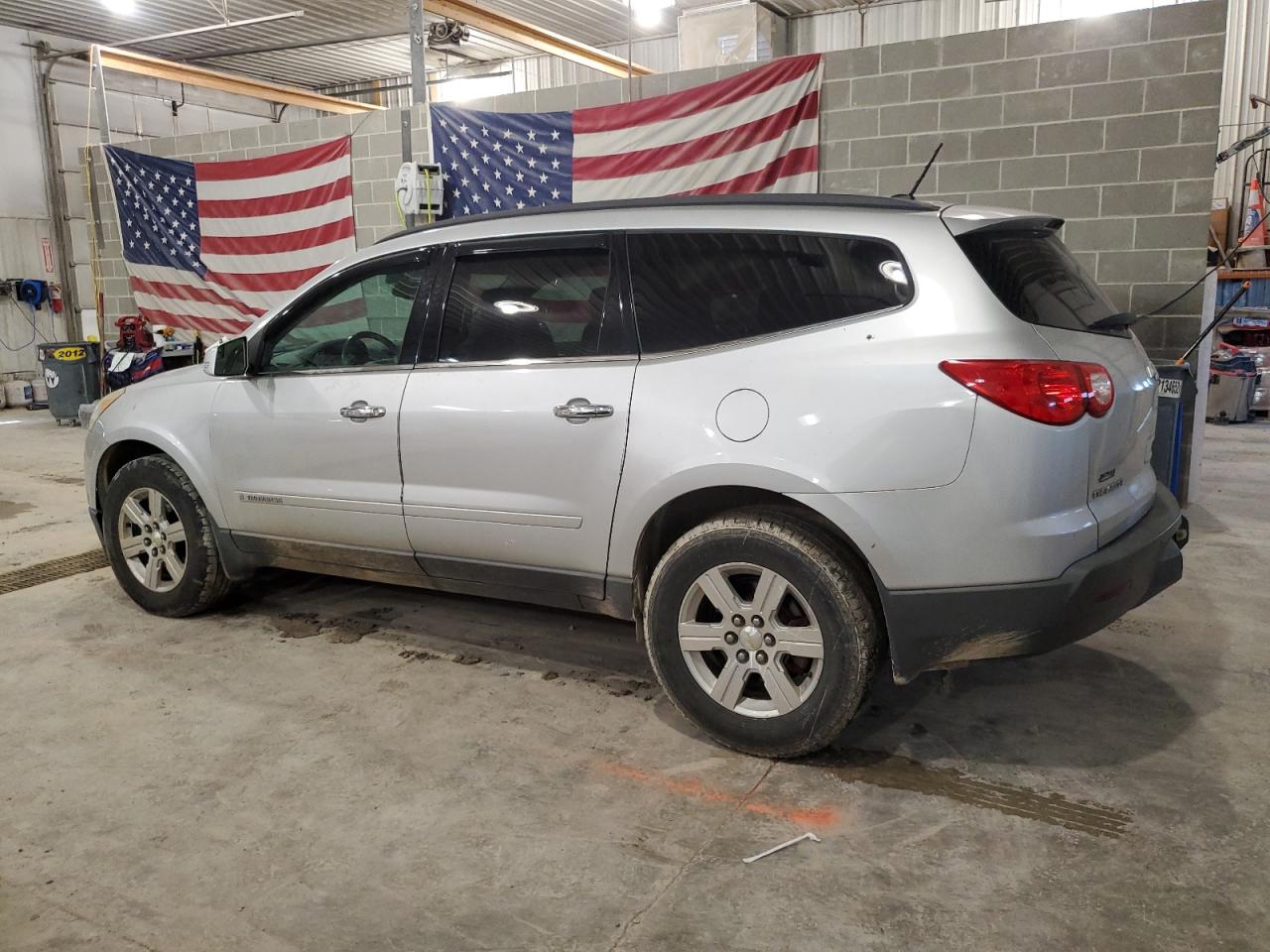 2009 Chevrolet Traverse - Image 2