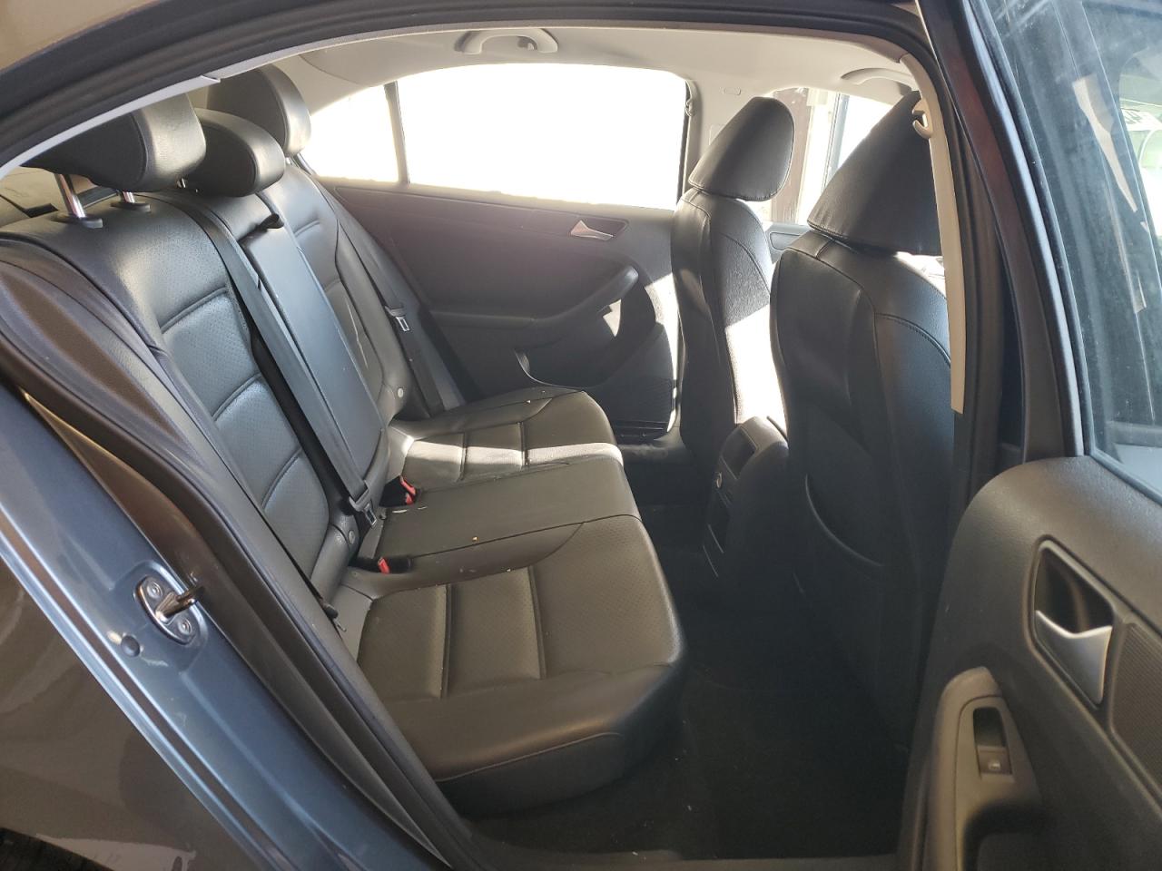 2014 Volkswagen Jetta - Image 10