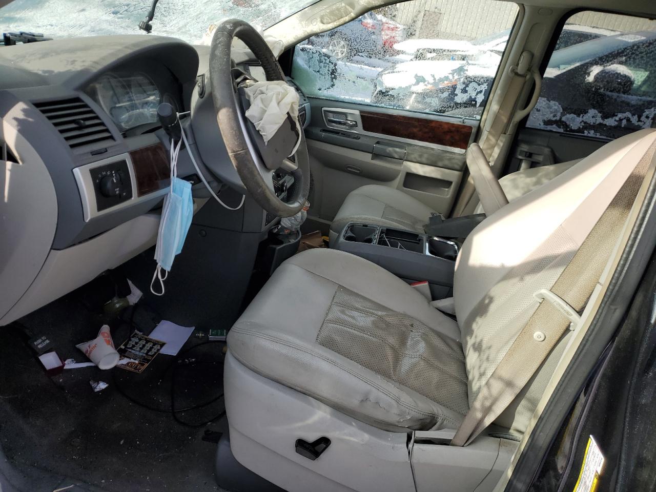 2009 Chrysler Town & Country - Image 7