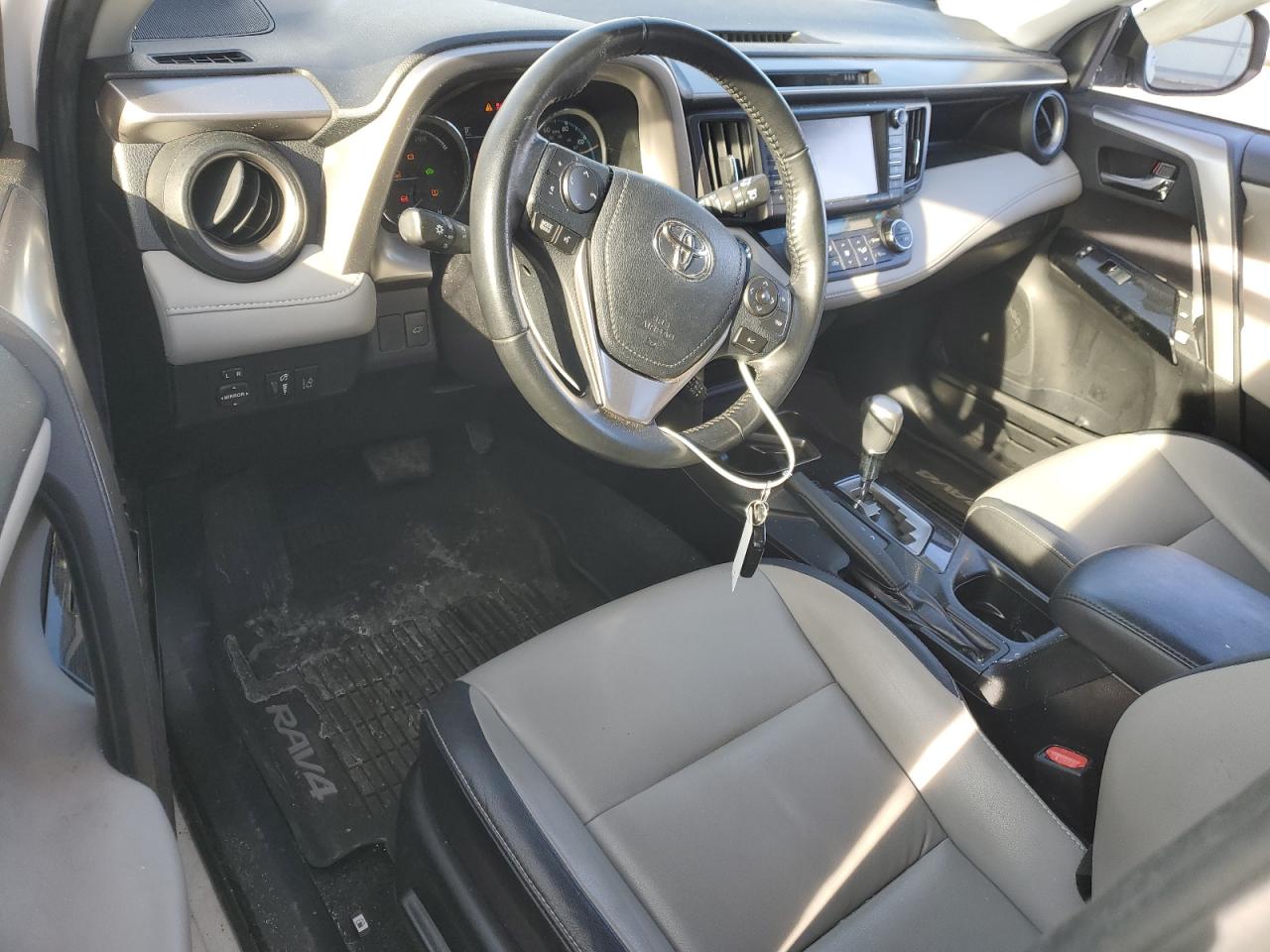 2018 Toyota RAV 4 - Image 8
