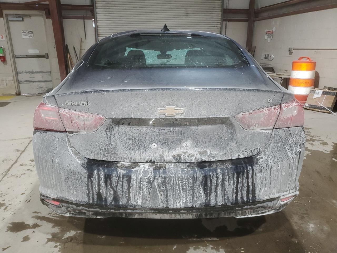 2017 Chevrolet Malibu - Image 6