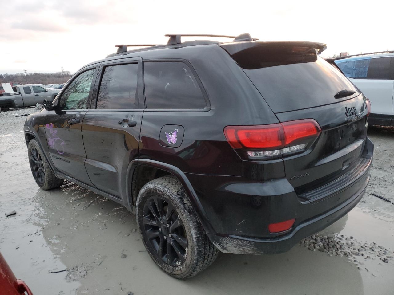 2017 Jeep Grand Cherokee - Image 2