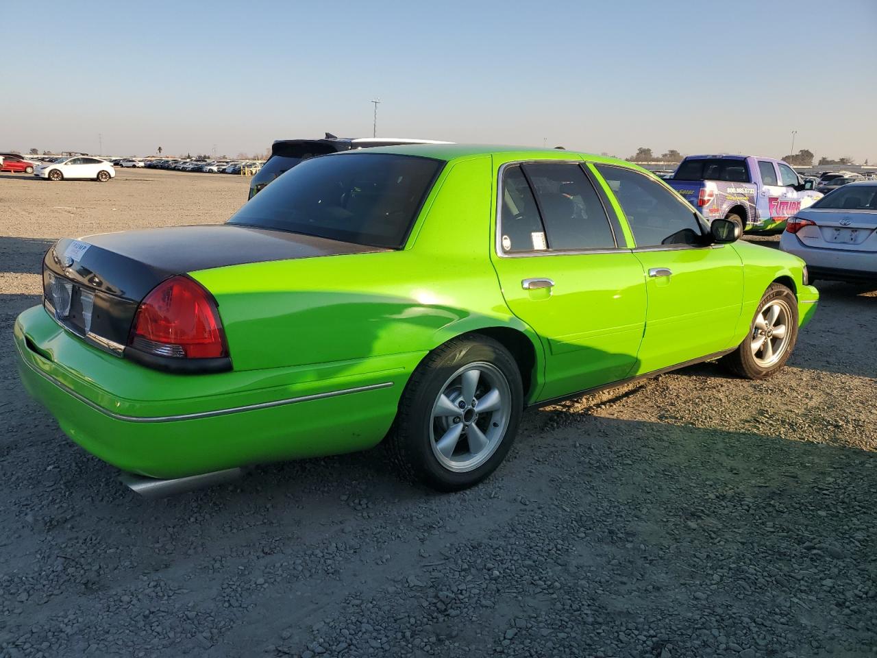 2004 Ford Crown Victoria - Image 3