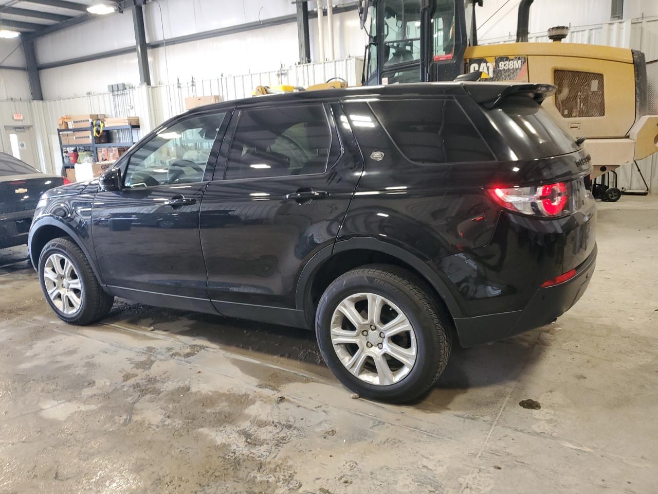 2017 Land Rover Discovery - Image 2