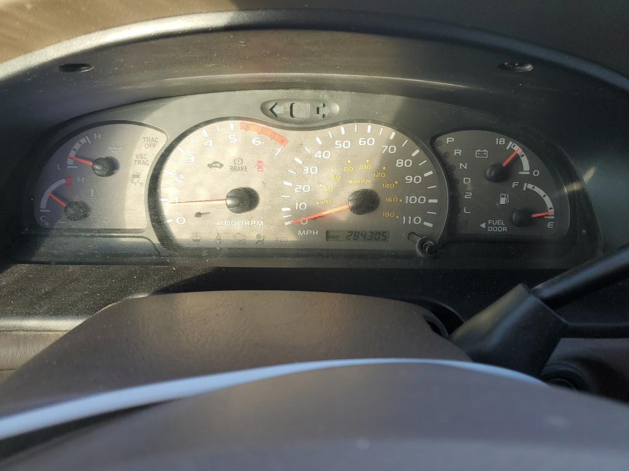 2004 Toyota Sequoia - Image 9