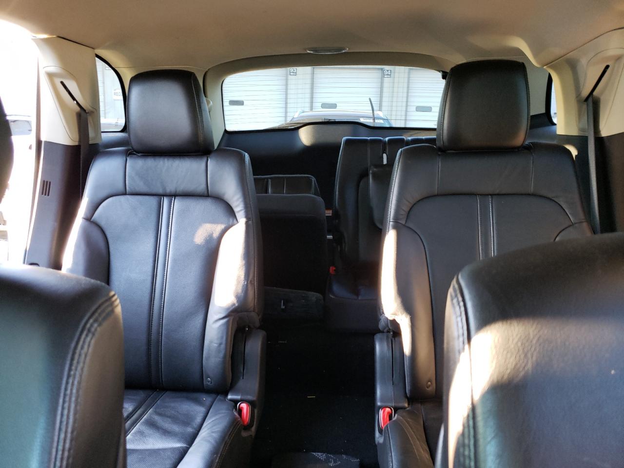 2013 Lincoln MKT - Image 10