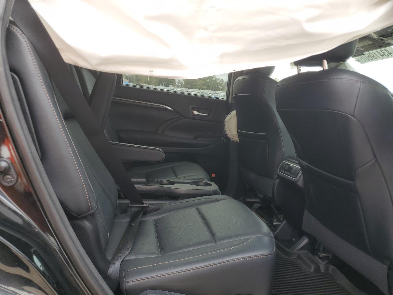 2016 Toyota Highlander - Image 12