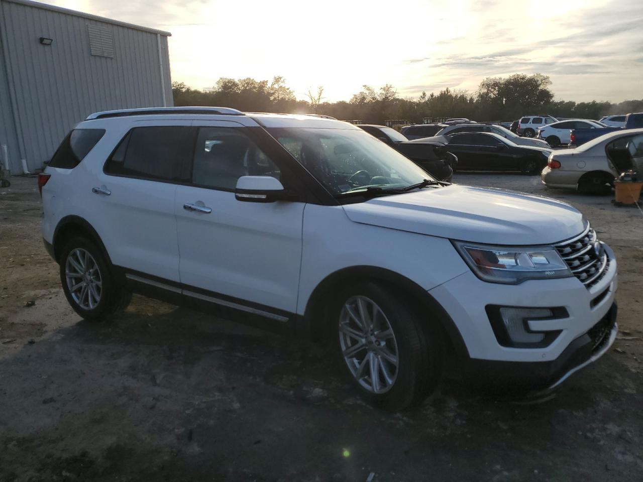 2016 Ford Explorer - Image 4