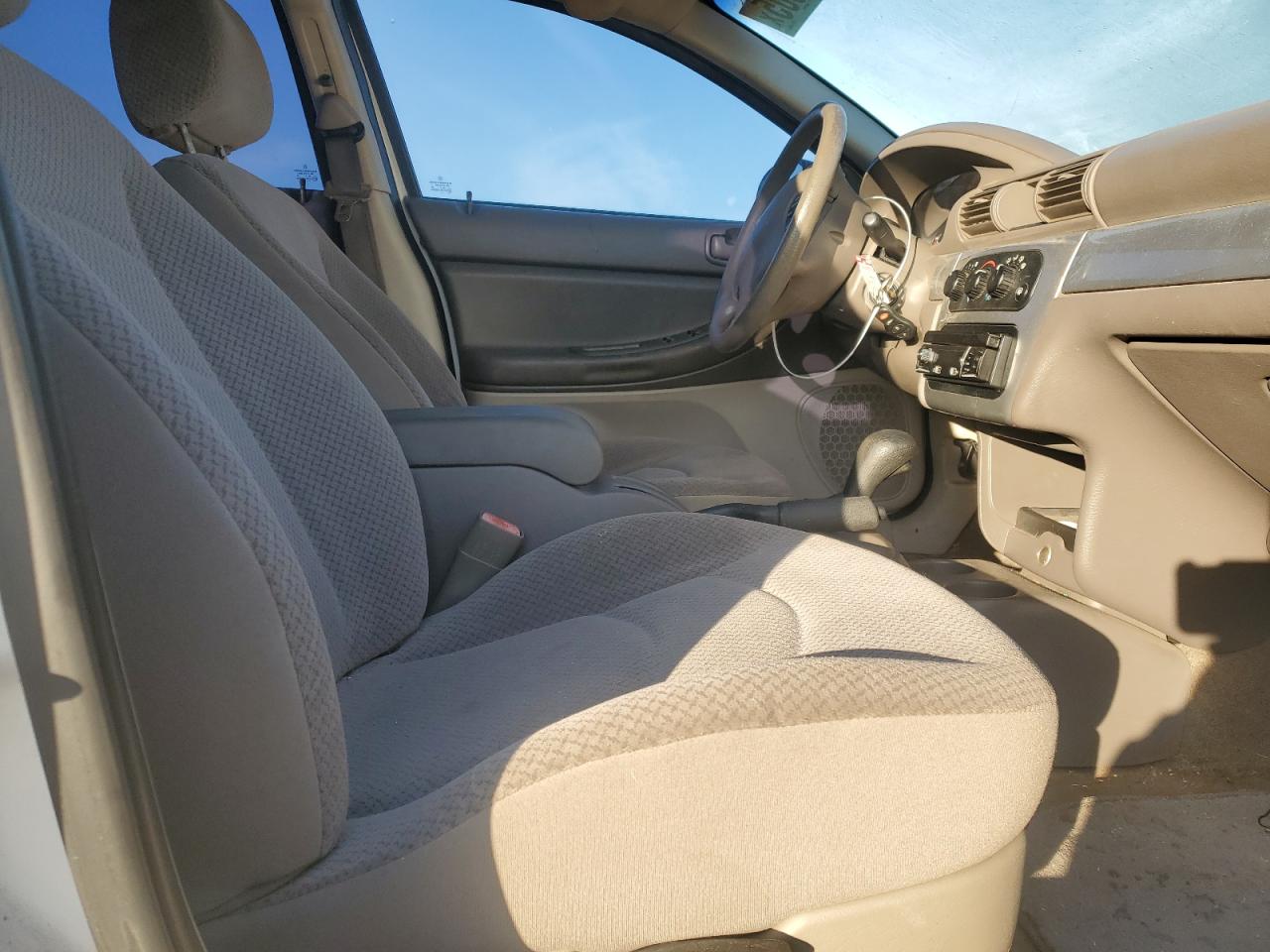2005 Chrysler Sebring - Image 7