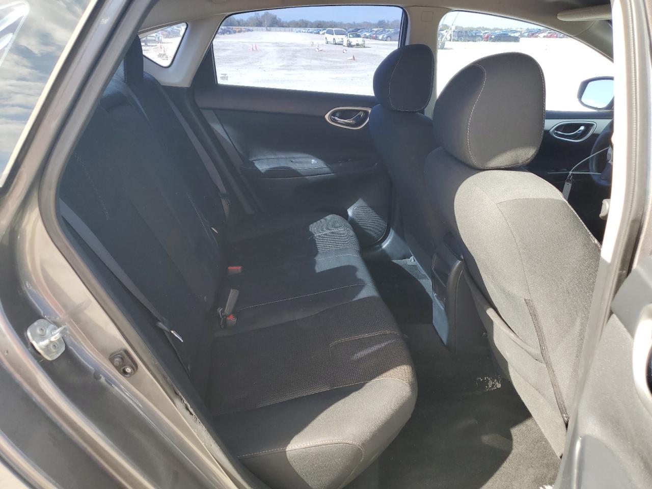 2015 Nissan Sentra - Image 10