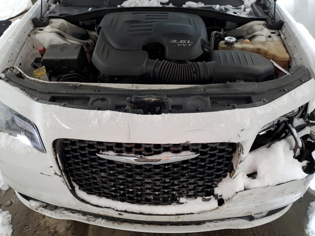 2019 Chrysler 300 - Image 11