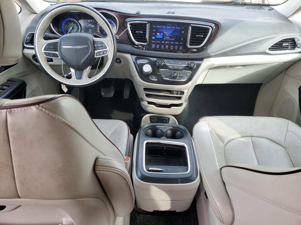 2017 Chrysler Pacifica - Image 8