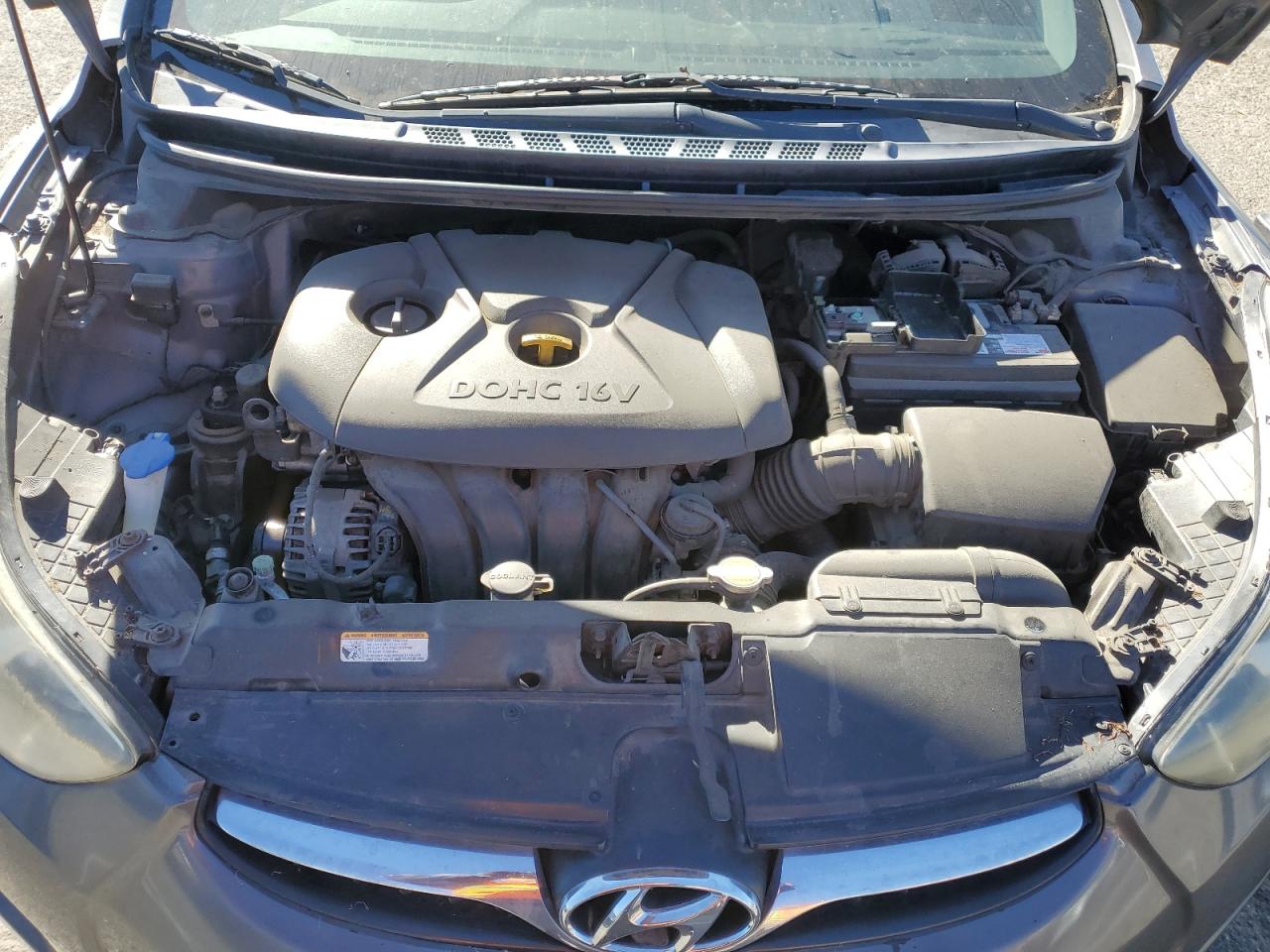 2012 Hyundai Elantra - Image 11