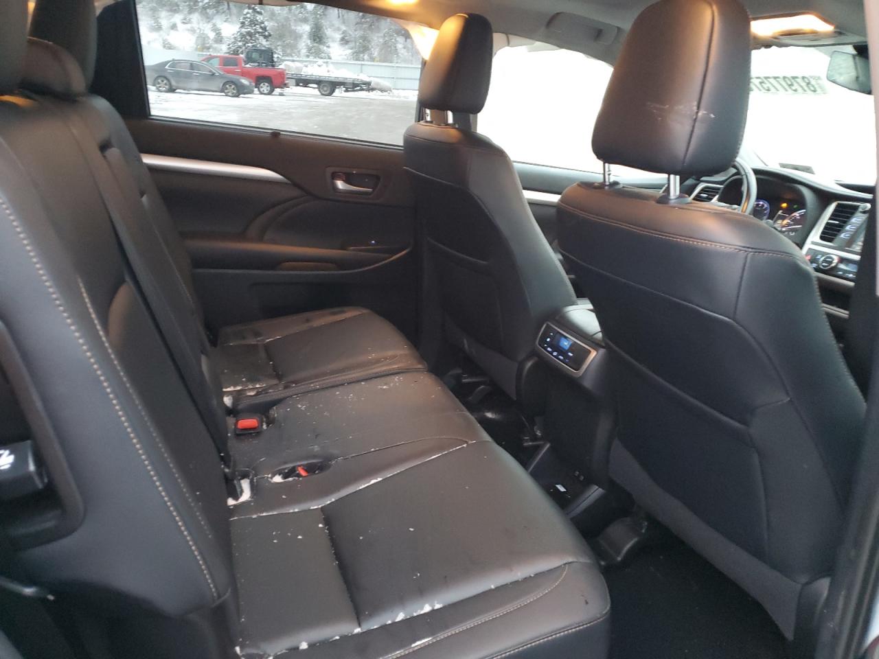 2019 Toyota Highlander - Image 12