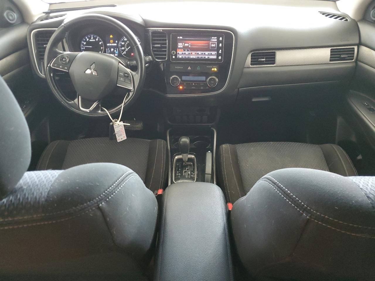 2018 Mitsubishi Outlander - Image 8