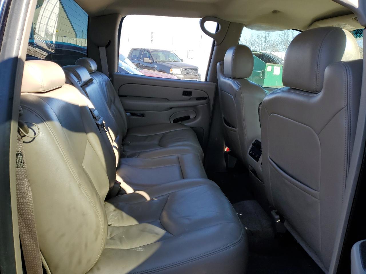 2005 Chevrolet Silverado - Image 10