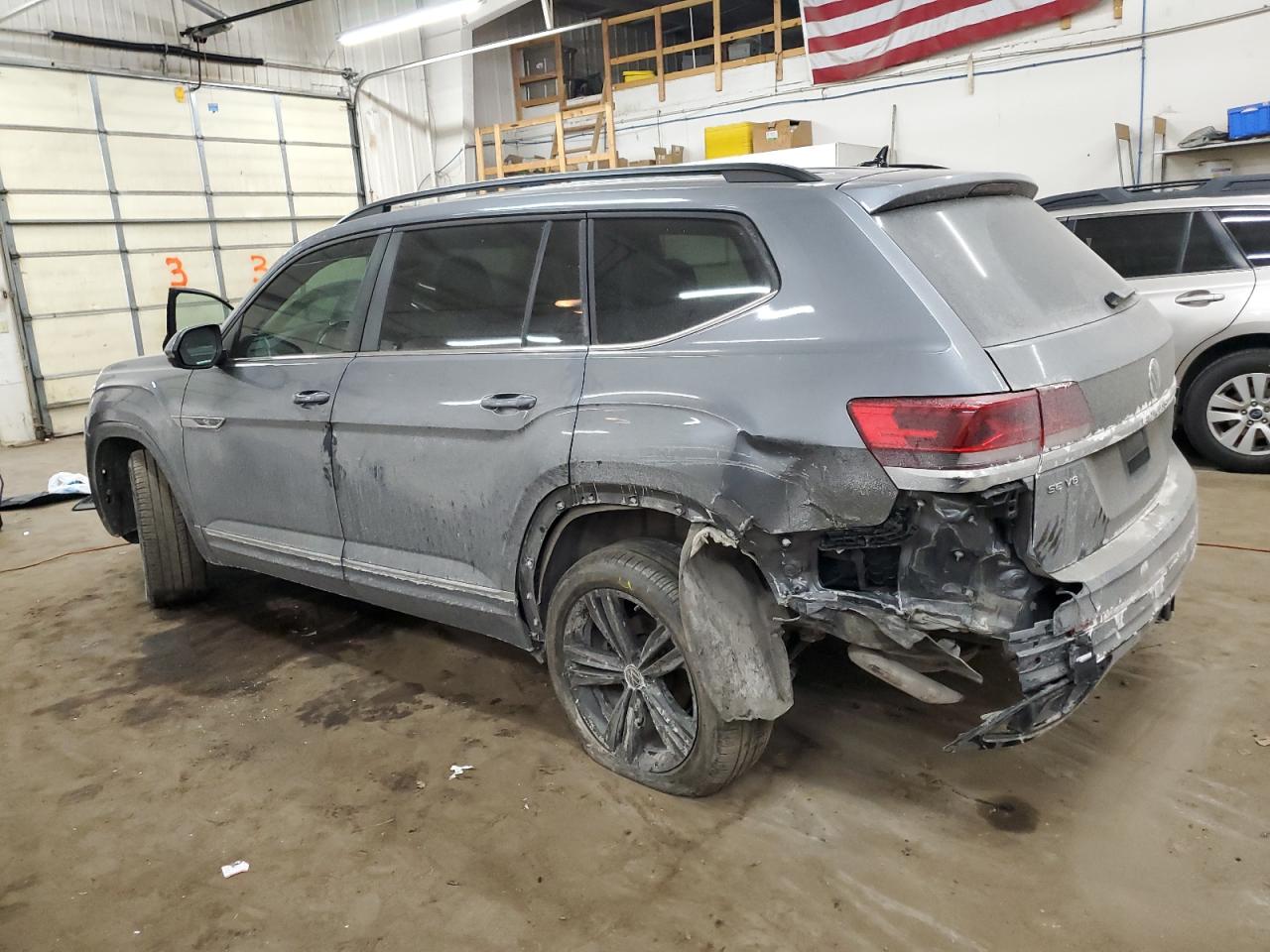 2021 Volkswagen Atlas - Image 2